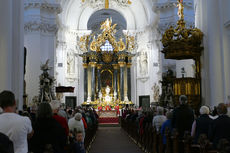 Abschlussvesper der Bischofskonferenz mit Austeilung des Bonifatiussegens (Foto: Karl-Franz Thiede)